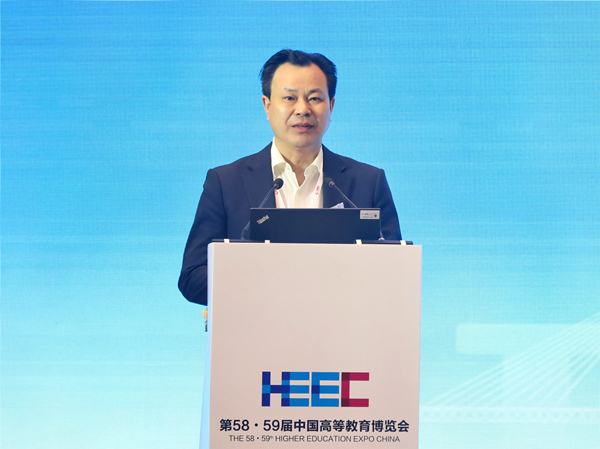 Beat365官方网站党委书记曾礼作主旨报告。Beat365官方网站供图