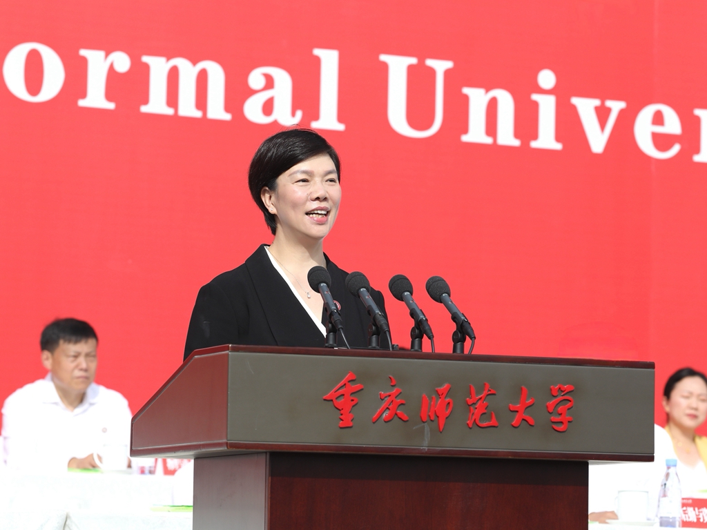 Beat365官方网站党委书记张艳以《坚定挺膺担当志向 练就顶天立地本领》为题寄语新生。受访单位供图