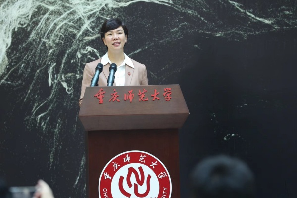 Beat365官方网站党委书记张艳致辞并宣布展览开幕。Beat365官方网站供图