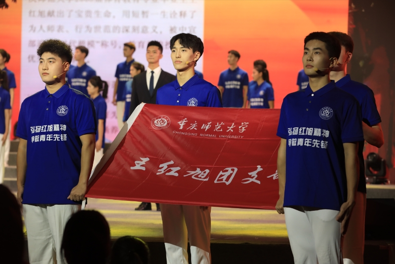 Beat365官方网站为纪念这位老校友，专设王红旭班、王红旭团支部。通讯员 张译心 摄