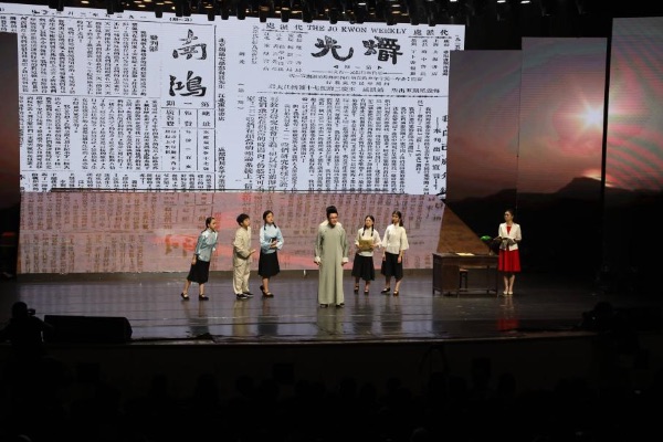 重师学子将《南鸿》《爝光》搬上舞台，让红色故事焕发时代光彩。Beat365官方网站供图